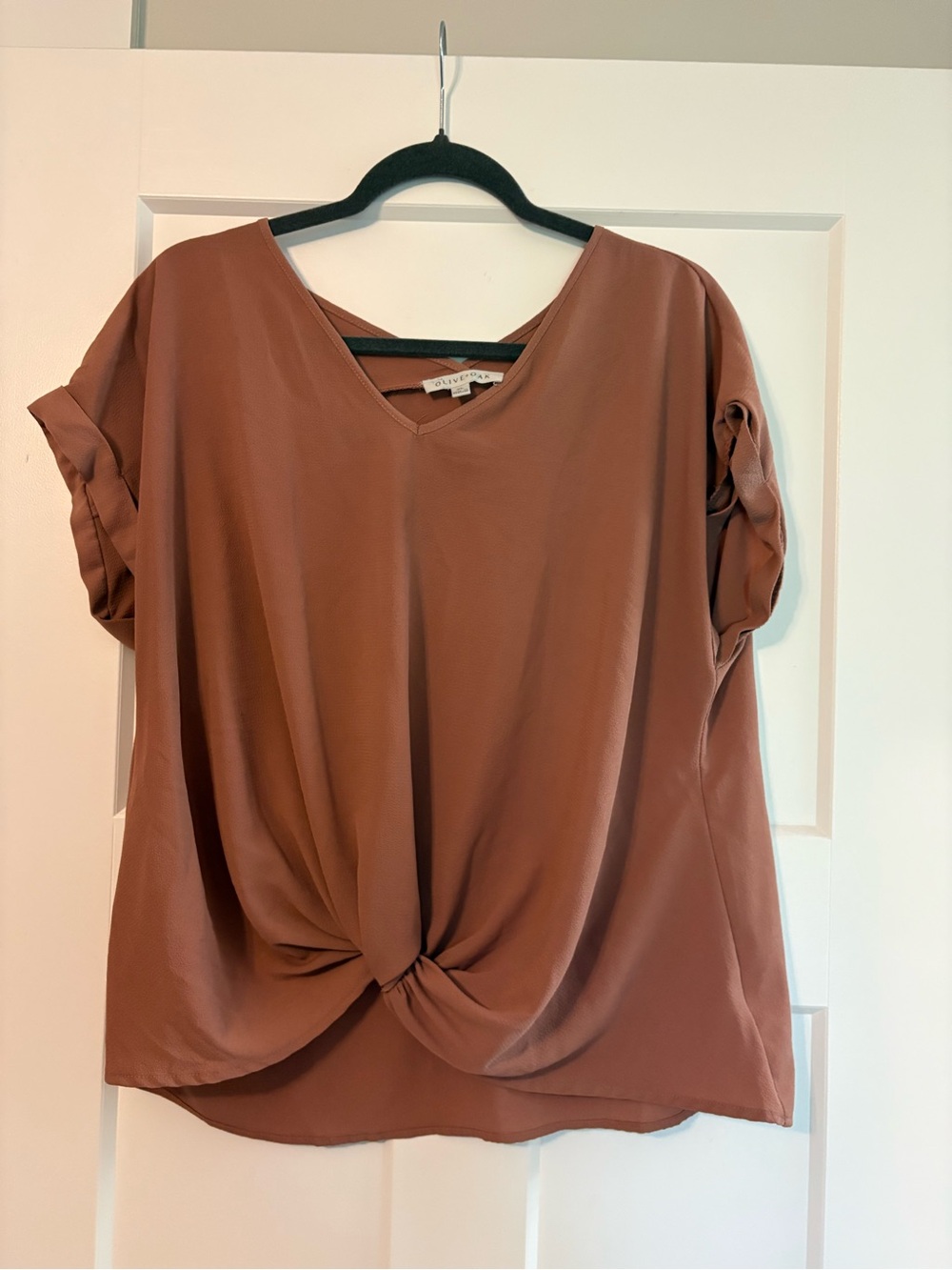 Olive & Oak Knotted V-Neck Top in Rust Brown